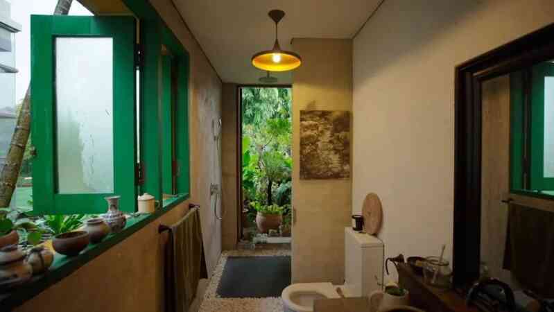 Căn nhà 360m2 hiếm khi phải dùng điều hoà, có đến 3 khu vườn xanh mướt cây như rừng nhiệt đới
