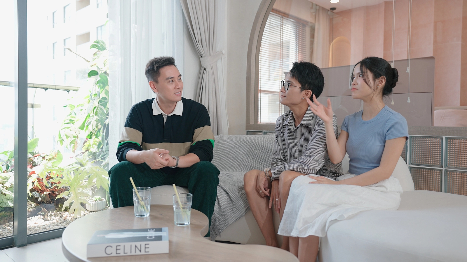 Thăm nhà cặp đôi chữa lành nổi tiếng: Vợ 'cắt' phòng ngủ cho chồng thỏa chí đam mê