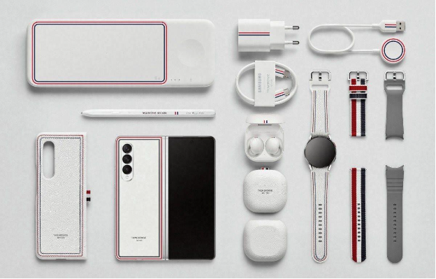 Samsung tiếp tục kết hợp thương hiệu Thom Browne đem tới bộ sưu tập hội tụ tinh hoa công nghệ và thời trang - Ảnh 4. Samsung tiếp tục kết hợp thương hiệu Thom Browne đem tới bộ sưu tập hội tụ tinh hoa công nghệ và thời trang - Ảnh 4.