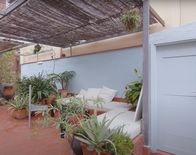 Vợ chồng cải tạo nhà 44m2 ngập tràn màu sắc