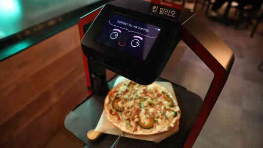 "Binh đoàn robot" từ quốc gia tỷ dân vừa đông vừa mạnh, hàng xóm sát cạnh không chống cự nổi: Nhiều nhà hàng thất thủ