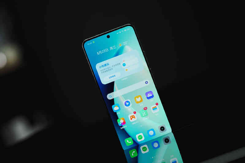 realme ra mắt smartphone sạc 240W, chip Snapdragon 8 Gen 2, RAM 24GB, giá chưa tới 13 triệu đồng - Ảnh 3. realme ra mắt smartphone sạc 240W, chip Snapdragon 8 Gen 2, RAM 24GB, giá chưa tới 13 triệu đồng - Ảnh 3.