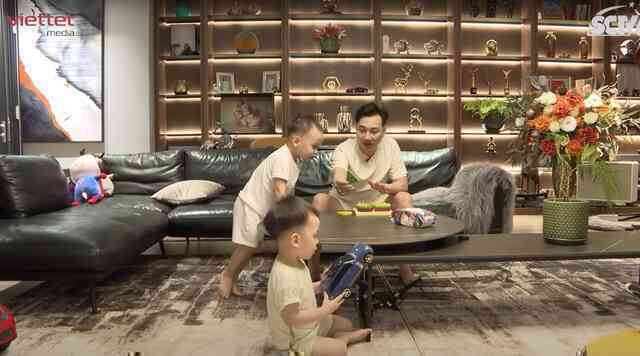 Căn penthouse của MC Thành Trung và vợ cựu tiếp viên hàng không: Rộng 260m2, nội thất sang xịn chuẩn đẳng cấp - Ảnh 2. Căn penthouse của MC Thành Trung và vợ cựu tiếp viên hàng không: Rộng 260m2, nội thất sang xịn chuẩn đẳng cấp - Ảnh 2.