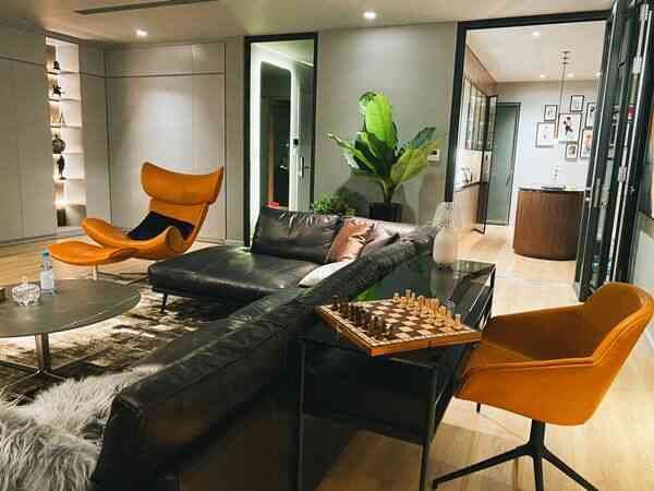 Căn penthouse của MC Thành Trung và vợ cựu tiếp viên hàng không: Rộng 260m2, nội thất sang xịn chuẩn đẳng cấp - Ảnh 10. Căn penthouse của MC Thành Trung và vợ cựu tiếp viên hàng không: Rộng 260m2, nội thất sang xịn chuẩn đẳng cấp - Ảnh 10.