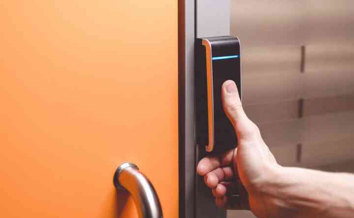 Khóa cửa vân tay có an toàn không?