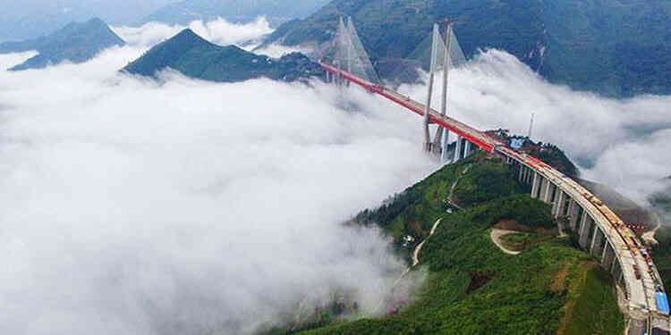 Xây cầu…cao ngang tòa nhà 200 tầng, chi phí khủng lên tới 3,4 nghìn tỷ, Trung Quốc khiến thế giới ngỡ ngàng với công trình ‘đi xuyên mây’ độc đáo - Ảnh 3. Xây cầu…cao ngang tòa nhà 200 tầng, chi phí khủng lên tới 3,4 nghìn tỷ, Trung Quốc khiến thế giới ngỡ ngàng với công trình ‘đi xuyên mây’ độc đáo - Ảnh 3.