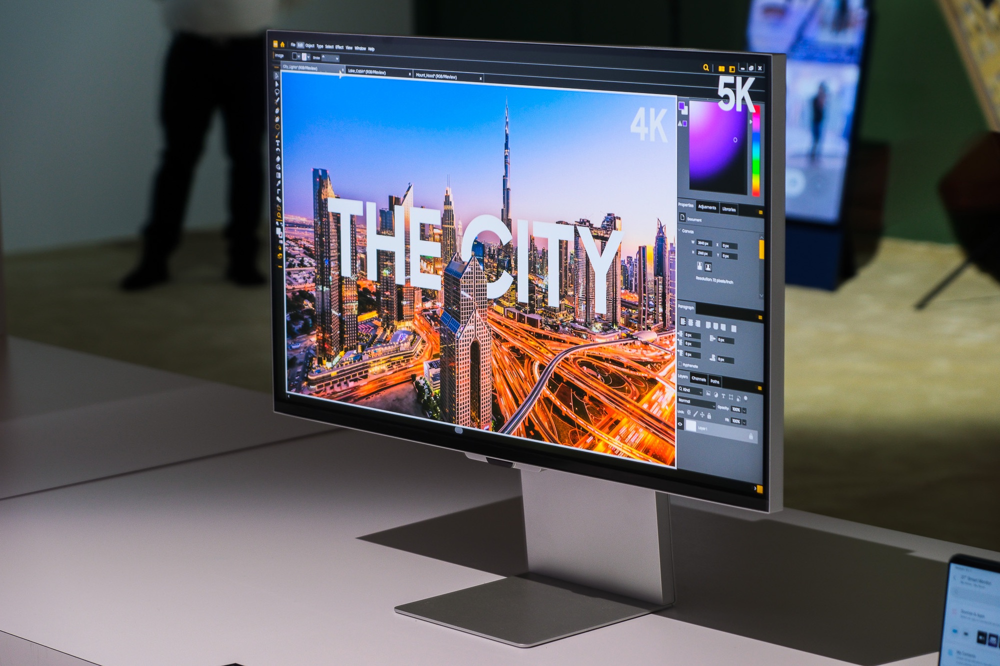 Không bắt người dùng "mua bia kèm lạc", đây là cách Samsung ViewFinity S9 đánh bại đối thủ từ Apple - Ảnh 2. Không bắt người dùng "mua bia kèm lạc", đây là cách Samsung ViewFinity S9 đánh bại đối thủ từ Apple - Ảnh 2.