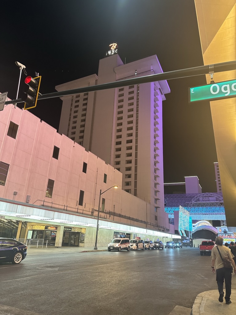 Vượt hoang mạc Mojave - con đường khắc nghiệt đến với thành phố Las Vegas - Ảnh 5. Vượt hoang mạc Mojave - con đường khắc nghiệt đến với thành phố Las Vegas - Ảnh 5.