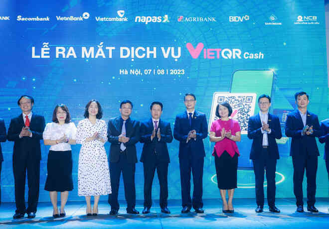 Mã QR được dán khắp từ quán bún phở đến chợ dân sinh