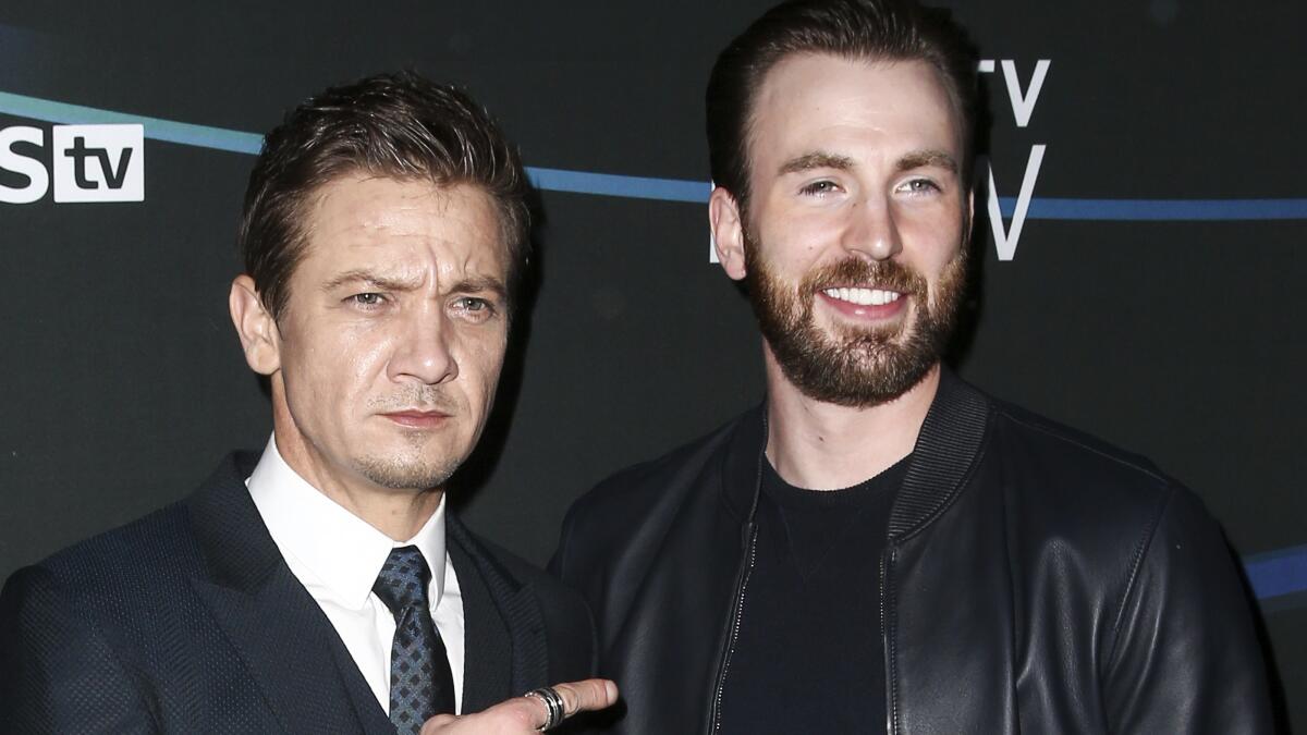 "Đội trưởng Mỹ" Chris Evans cưới nữ diễn viên kém 16 tuổi, “Iron Man” và dàn sao Marvel đến dự hôn lễ - Ảnh 2. "Đội trưởng Mỹ" Chris Evans cưới nữ diễn viên kém 16 tuổi, “Iron Man” và dàn sao Marvel đến dự hôn lễ - Ảnh 2.