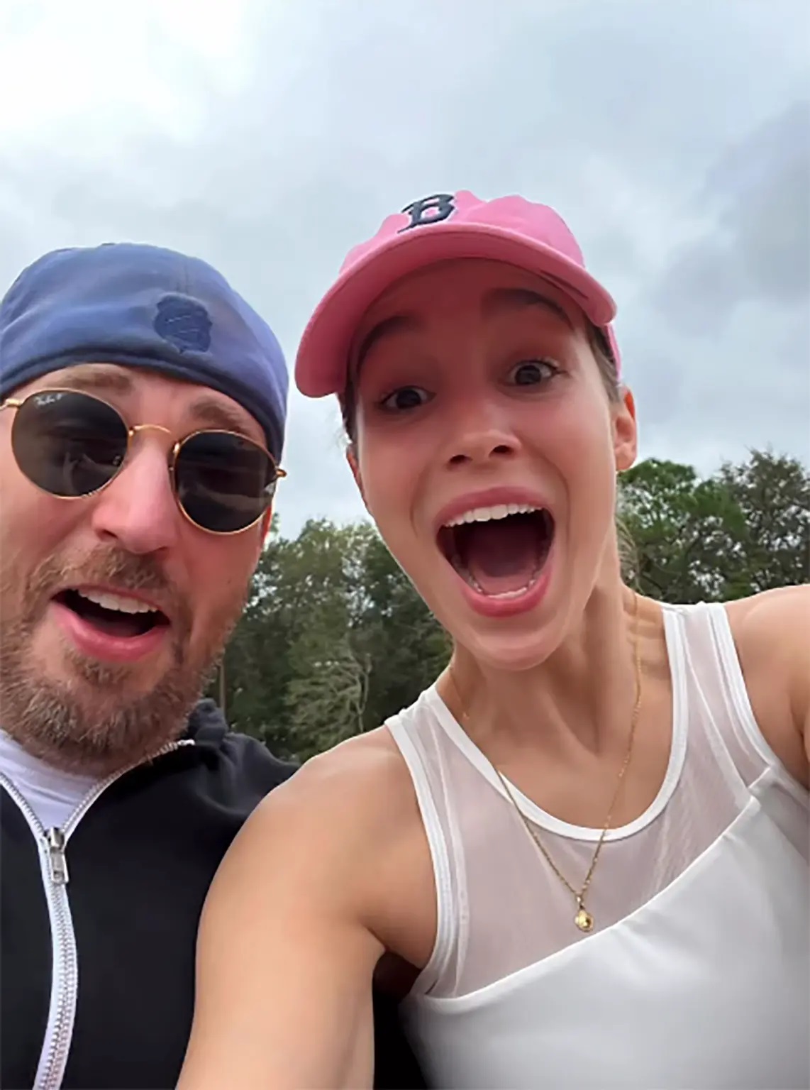 "Đội trưởng Mỹ" Chris Evans và bạn gái kém 16 tuổi kết hôn sau 2 năm hẹn hò - Ảnh 3. "Đội trưởng Mỹ" Chris Evans và bạn gái kém 16 tuổi kết hôn sau 2 năm hẹn hò - Ảnh 3.