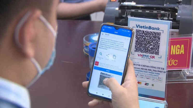 Thanh toán qua QR code tăng đột biến, giao dịch qua ATM ngày càng "thất sủng"