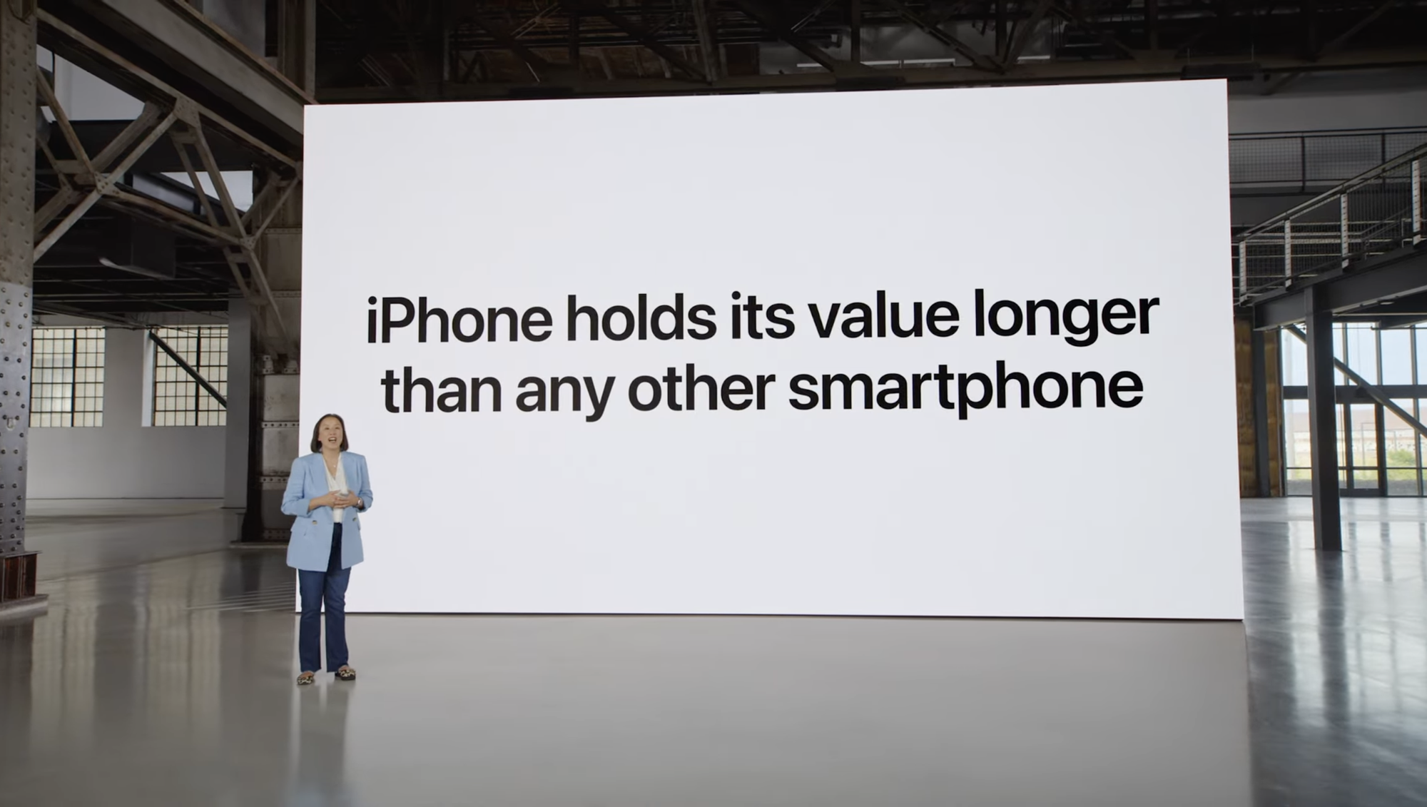 Kinh tế khó khăn, Apple dùng lợi thế “iPhone giữ giá” để thúc khách hàng bỏ qua Android - Ảnh 2. Kinh tế khó khăn, Apple dùng lợi thế “iPhone giữ giá” để thúc khách hàng bỏ qua Android - Ảnh 2.