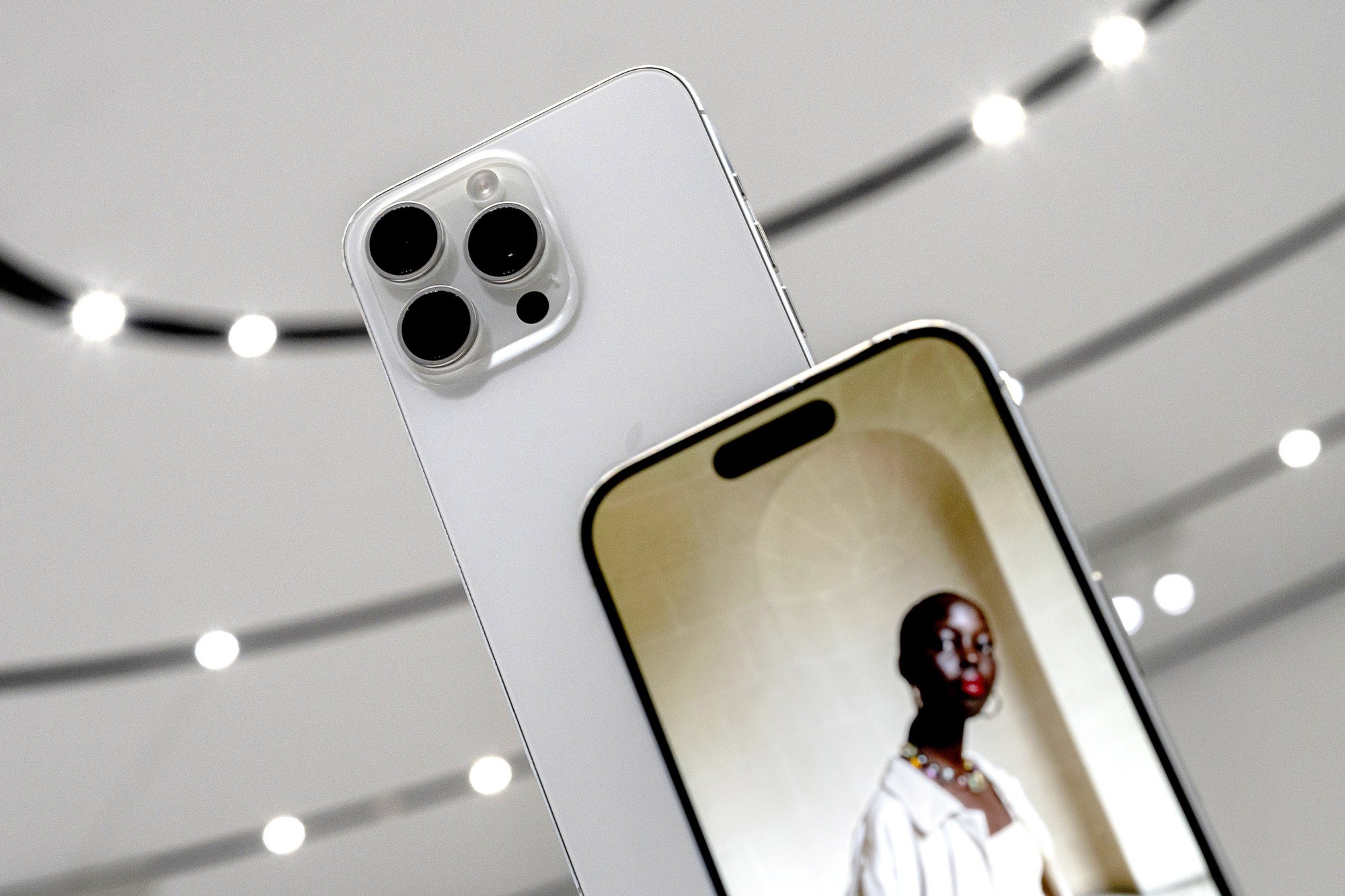 Bằng iPhone và Apple Watch mới, Apple đang mang lại hình hài cho AI như thế nào?