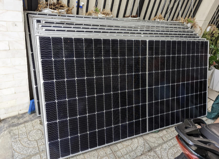 Chủ xe VinFast VF 8 tự làm sạc điện mặt trời: Mỗi ngày đi gần 40km, tiết kiệm 1,8 triệu/tháng tiền điện - Ảnh 2. Chủ xe VinFast VF 8 tự làm sạc điện mặt trời: Mỗi ngày đi gần 40km, tiết kiệm 1,8 triệu/tháng tiền điện - Ảnh 2.