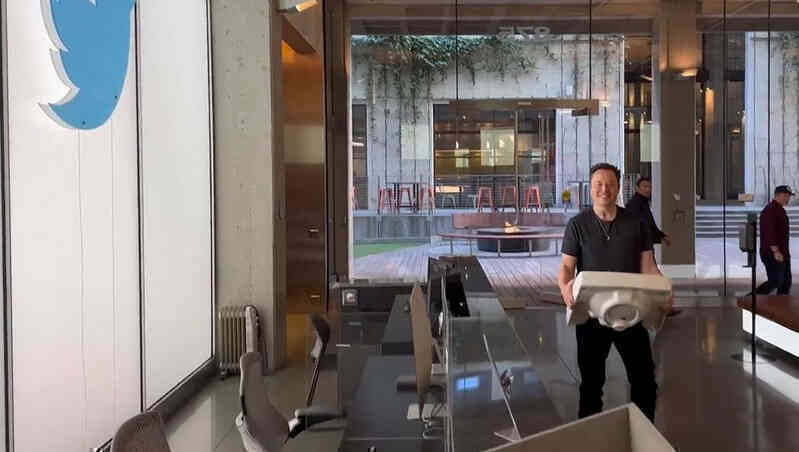 Bí mật sau câu chuyện Elon Musk quyết chi 44 tỷ USD mua Twitter: Sai lầm tới từ băn khoăn phải làm gì đó với 10 tỷ USD chứ không gửi ngân hàng - Ảnh 2. Bí mật sau câu chuyện Elon Musk quyết chi 44 tỷ USD mua Twitter: Sai lầm tới từ băn khoăn phải làm gì đó với 10 tỷ USD chứ không gửi ngân hàng - Ảnh 2.