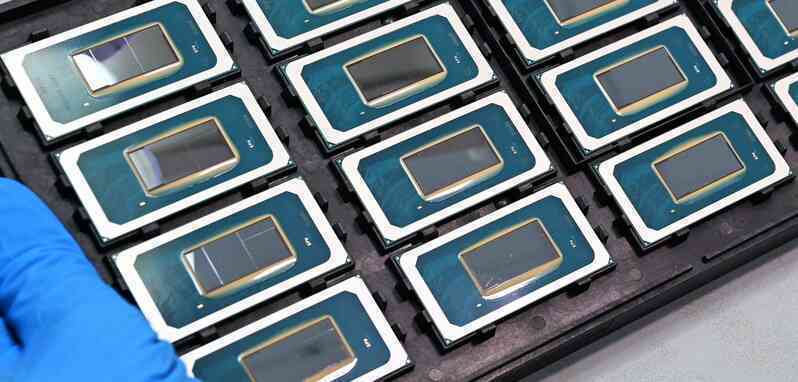 Intel chốt lịch ra mắt chip Core Ultra 'Hồ sao băng' mới nhất, riêng người dùng PC vẫn sẽ phải dùng lại chip đời cũ - Ảnh 2. Intel chốt lịch ra mắt chip Core Ultra 'Hồ sao băng' mới nhất, riêng người dùng PC vẫn sẽ phải dùng lại chip đời cũ - Ảnh 2.