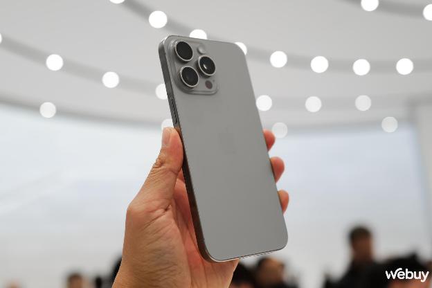 Cùng dùng cảm biến 48MP nhưng vì sao iPhone 14 Pro lại không được mặc định 24MP giống iPhone 15?