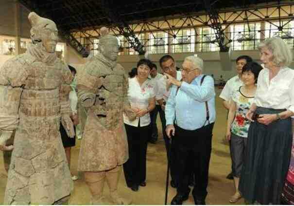 Phát hiện điểm lạ trên hài cốt 5.000 năm tuổi, chuyên gia sốc nặng với vóc dáng người xưa - Ảnh 5. Phát hiện điểm lạ trên hài cốt 5.000 năm tuổi, chuyên gia sốc nặng với vóc dáng người xưa - Ảnh 5.