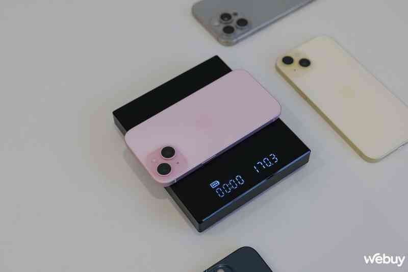 Mở hộp và trải nghiệm sớm iPhone 15 chính hãng: Màu nhẹ nhàng, phù hợp mọi giới tính - Ảnh 11. Mở hộp và trải nghiệm sớm iPhone 15 chính hãng: Màu nhẹ nhàng, phù hợp mọi giới tính - Ảnh 11.