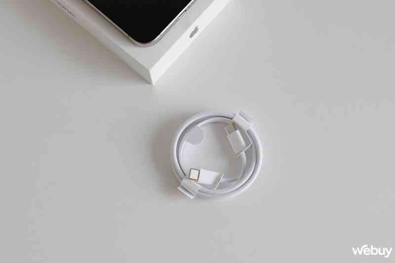 Mở hộp và trải nghiệm sớm iPhone 15 chính hãng: Màu nhẹ nhàng, phù hợp mọi giới tính - Ảnh 3. Mở hộp và trải nghiệm sớm iPhone 15 chính hãng: Màu nhẹ nhàng, phù hợp mọi giới tính - Ảnh 3.