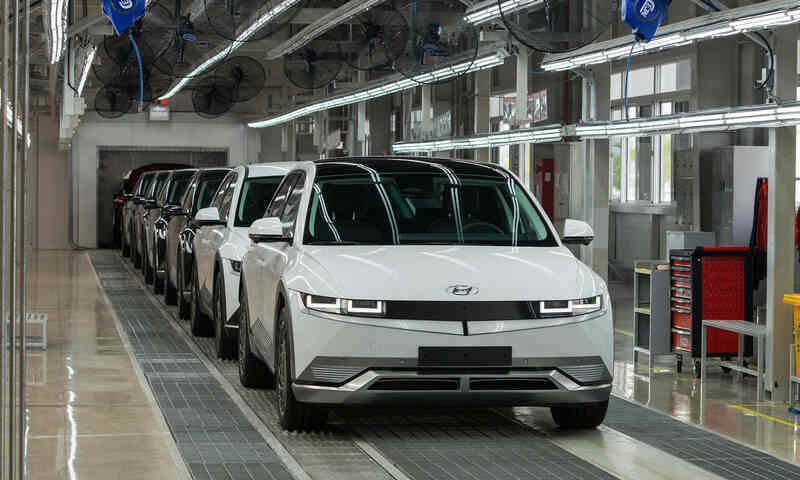 Xe điện Trung Quốc bỗng 'lép vế' tại một quốc gia: Hyundai Ioniq bán chạy hơn Wuling dù có giá đắt gấp ba, là nơi VinFast chuẩn bị xây dựng nhà máy - Ảnh 1.