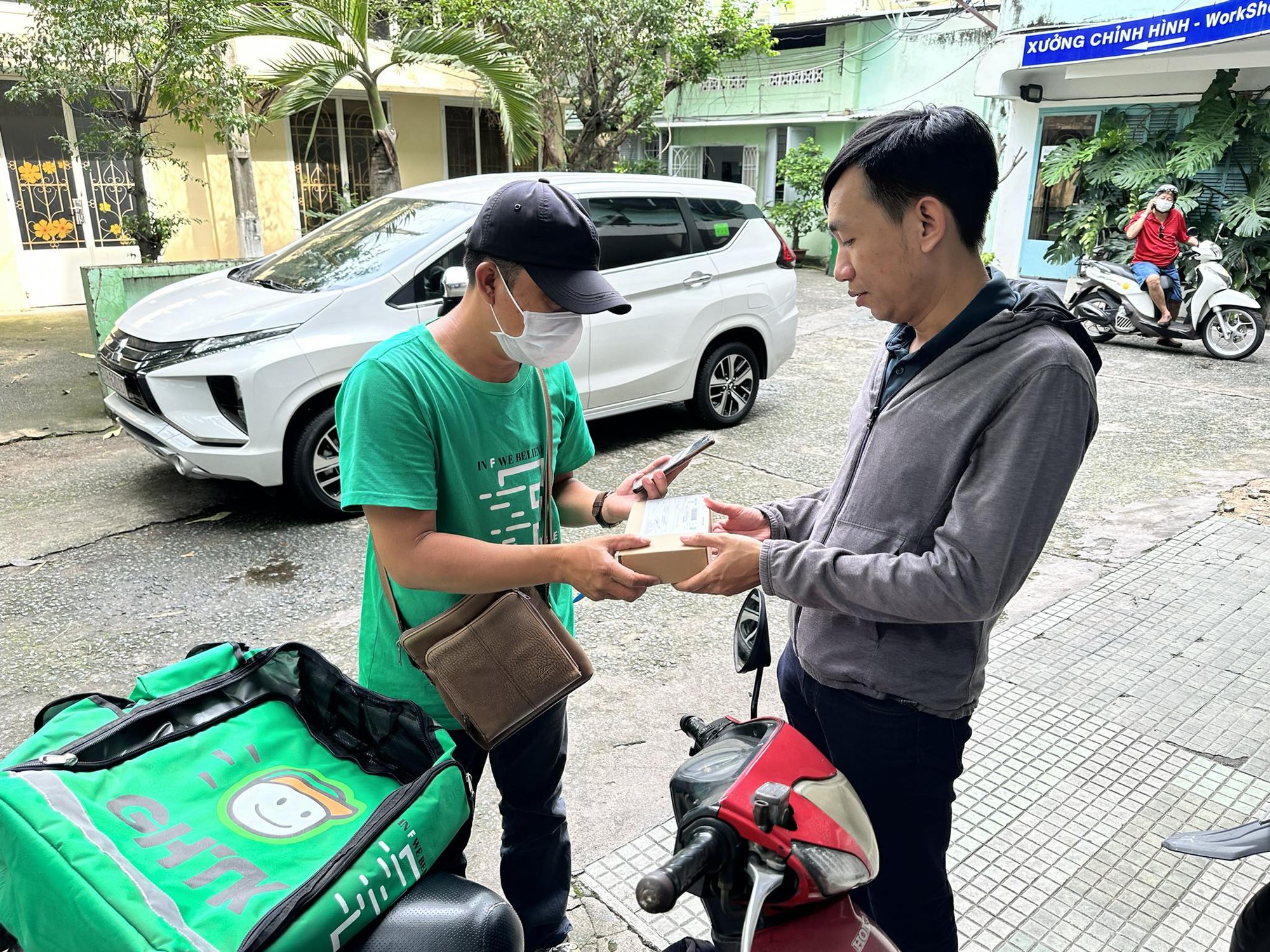 Cùng giao iPhone 15 trong ngày mở bán nhưng đây là điểm khác biệt của cửa hàng Apple Store trực tuyến - Ảnh 3. Cùng giao iPhone 15 trong ngày mở bán nhưng đây là điểm khác biệt của cửa hàng Apple Store trực tuyến - Ảnh 3.
