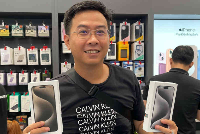 Khách mua iPhone 15 series trên Apple Store Việt Nam đã nhận được hàng