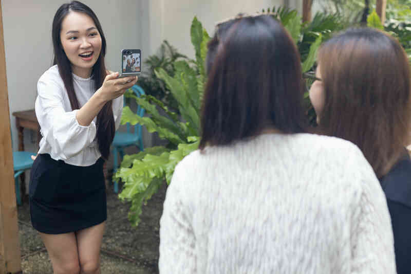 Những tình huống chứng minh sự hỗ trợ đắc lực của Galaxy Z Flip5 với Gen Z