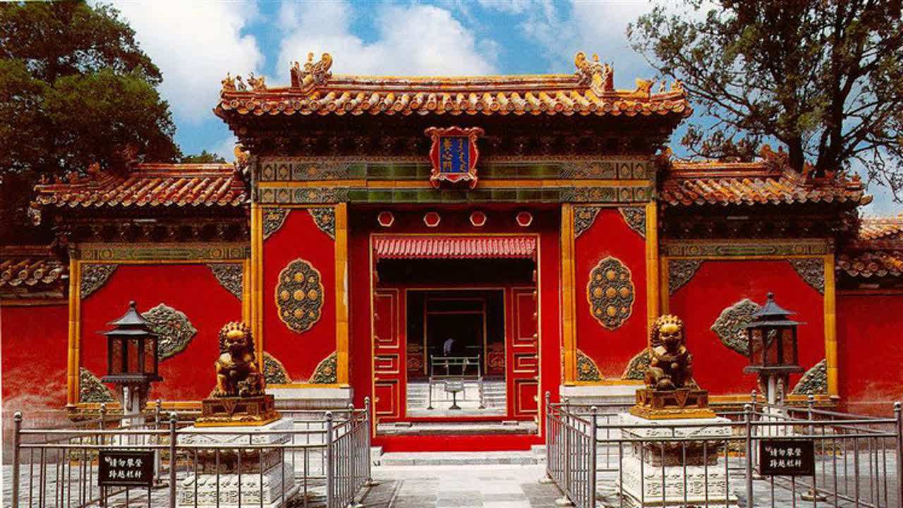 Ai đi vào Dưỡng Tâm điện trong Cố cung cũng có cảm giác lạnh lẽo rùng mình, bí mật nằm dưới lớp gạch lát sàn