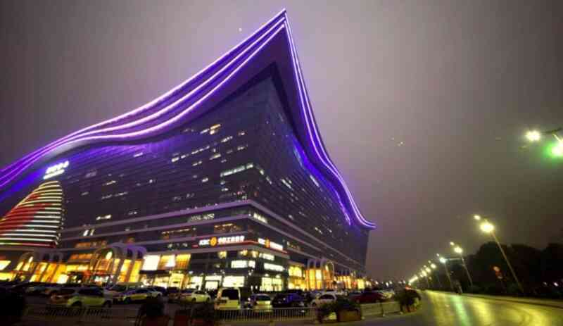 Kinh ngạc TTTM khổng lồ của Trung Quốc: Lớn gấp 20 lần nhà hát Opera, biển khổng lồ ngay trong nhà, mặt trời nhân tạo chiếu sáng 24/7