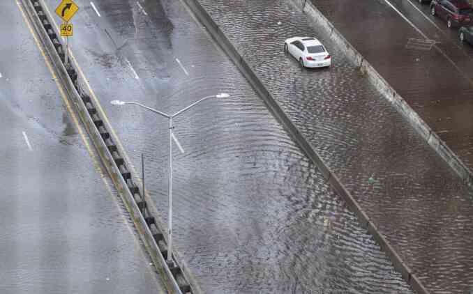 Mỹ ban bố tình trạng khẩn cấp vì ngập lụt nghiêm trọng ở New York - Ảnh 2.