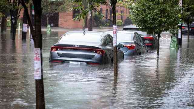 Mỹ ban bố tình trạng khẩn cấp vì ngập lụt nghiêm trọng ở New York - Ảnh 11.