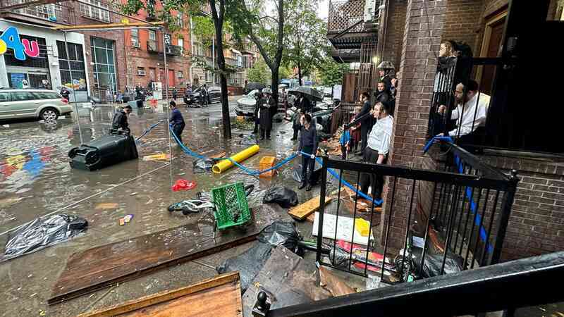 Mỹ ban bố tình trạng khẩn cấp vì ngập lụt nghiêm trọng ở New York - Ảnh 7.