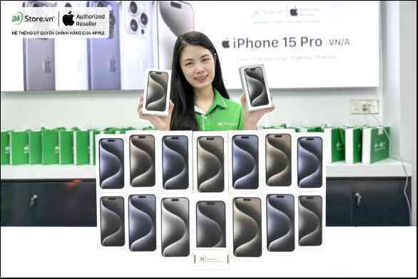 Cháy hàng ngay ngày đầu mở bán iPhone 15 tại Việt Nam - Ảnh 1.