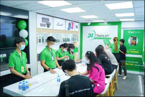 Cháy hàng ngay ngày đầu mở bán iPhone 15 tại Việt Nam - Ảnh 2.