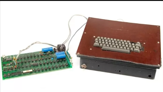 Chiếc PC đầu tiên do Steve Jobs tạo ra đã bán thành công, mức giá hàng tỷ đồng gây sốc - Ảnh 2. Chiếc PC đầu tiên do Steve Jobs tạo ra đã bán thành công, mức giá hàng tỷ đồng gây sốc - Ảnh 2.