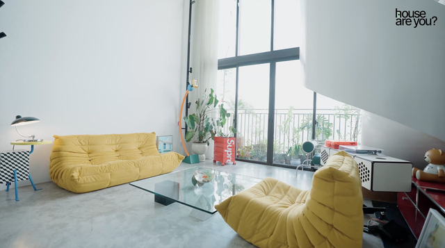 Bên trong căn duplex của Cô Em Trendy có gì: Ghế sofa gần 160 triệu, loa giống Jennie hơn 10.000 euro, nhìn đâu cũng thấy "mùi tiền" - Ảnh 7. Bên trong căn duplex của Cô Em Trendy có gì: Ghế sofa gần 160 triệu, loa giống Jennie hơn 10.000 euro, nhìn đâu cũng thấy "mùi tiền" - Ảnh 7.