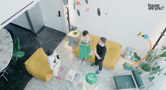 Bên trong căn duplex của Cô Em Trendy có gì: Ghế sofa gần 160 triệu, loa giống Jennie hơn 10.000 euro, nhìn đâu cũng thấy "mùi tiền" - Ảnh 8. Bên trong căn duplex của Cô Em Trendy có gì: Ghế sofa gần 160 triệu, loa giống Jennie hơn 10.000 euro, nhìn đâu cũng thấy "mùi tiền" - Ảnh 8.