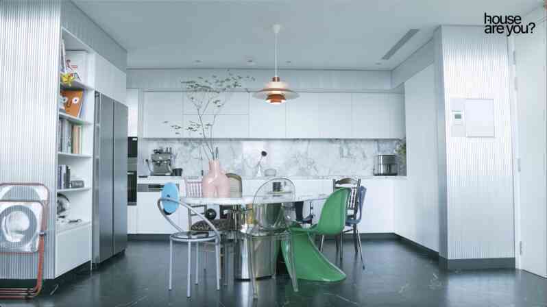 &quot;House Are You?&quot; tập 2: Căn duplex gần 140m2 của Cô Em Trendy, nội thất đắt đỏ, góc nào cũng đậm chất nghệ thuật - Ảnh 6.