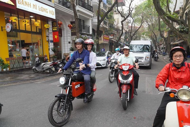 Honda, Yamaha đang làm gì khi xe máy điện VinFast, DatBike giành thị phần, cùng lúc đó doanh số thị trường xe máy giảm hơn 15%?