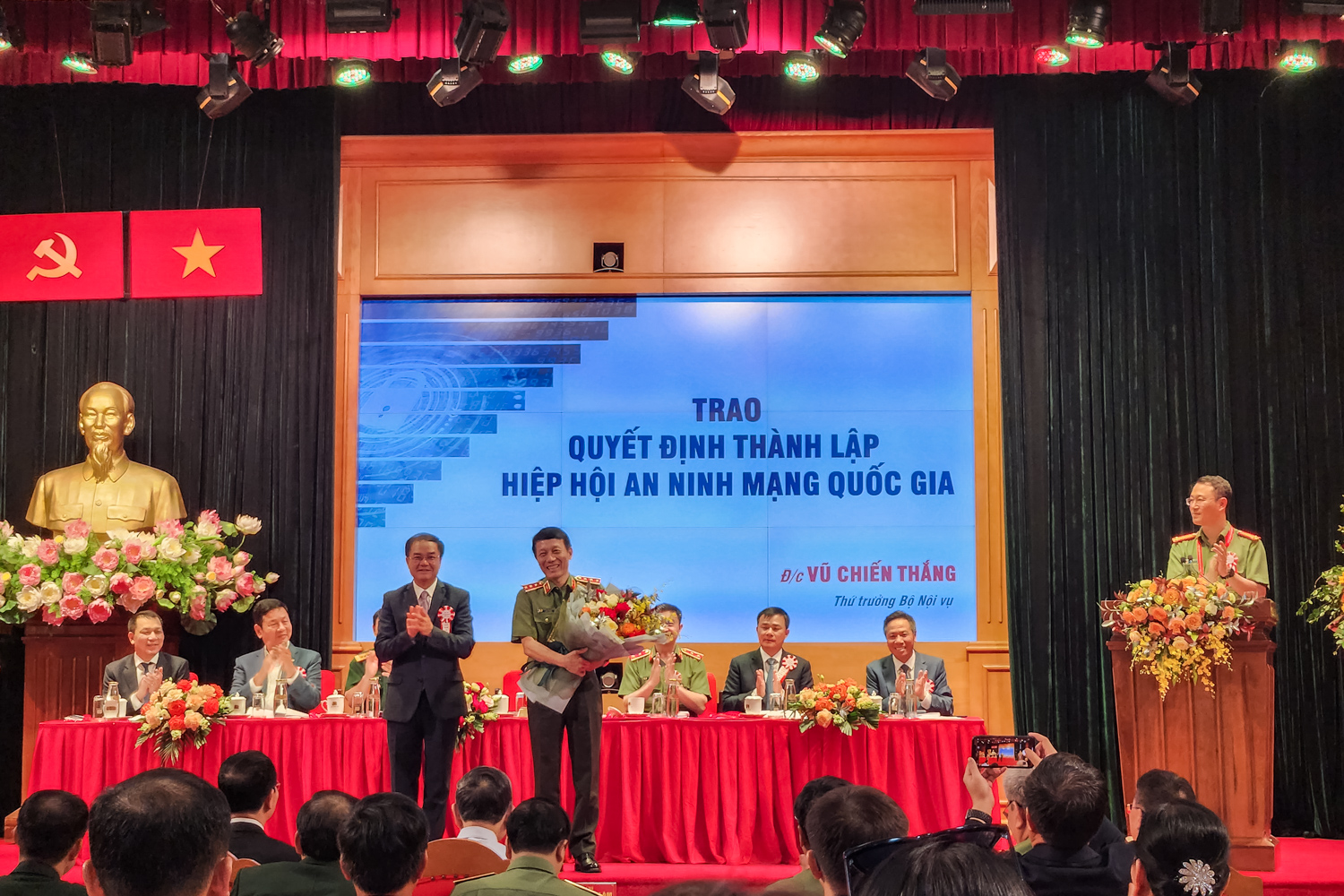 Lần đầu tiên, Hiệp hội An ninh mạng quốc gia tổ chức Đại hội: chung tay làm sạch môi trường mạng - Ảnh 2. Lần đầu tiên, Hiệp hội An ninh mạng quốc gia tổ chức Đại hội: chung tay làm sạch môi trường mạng - Ảnh 2.