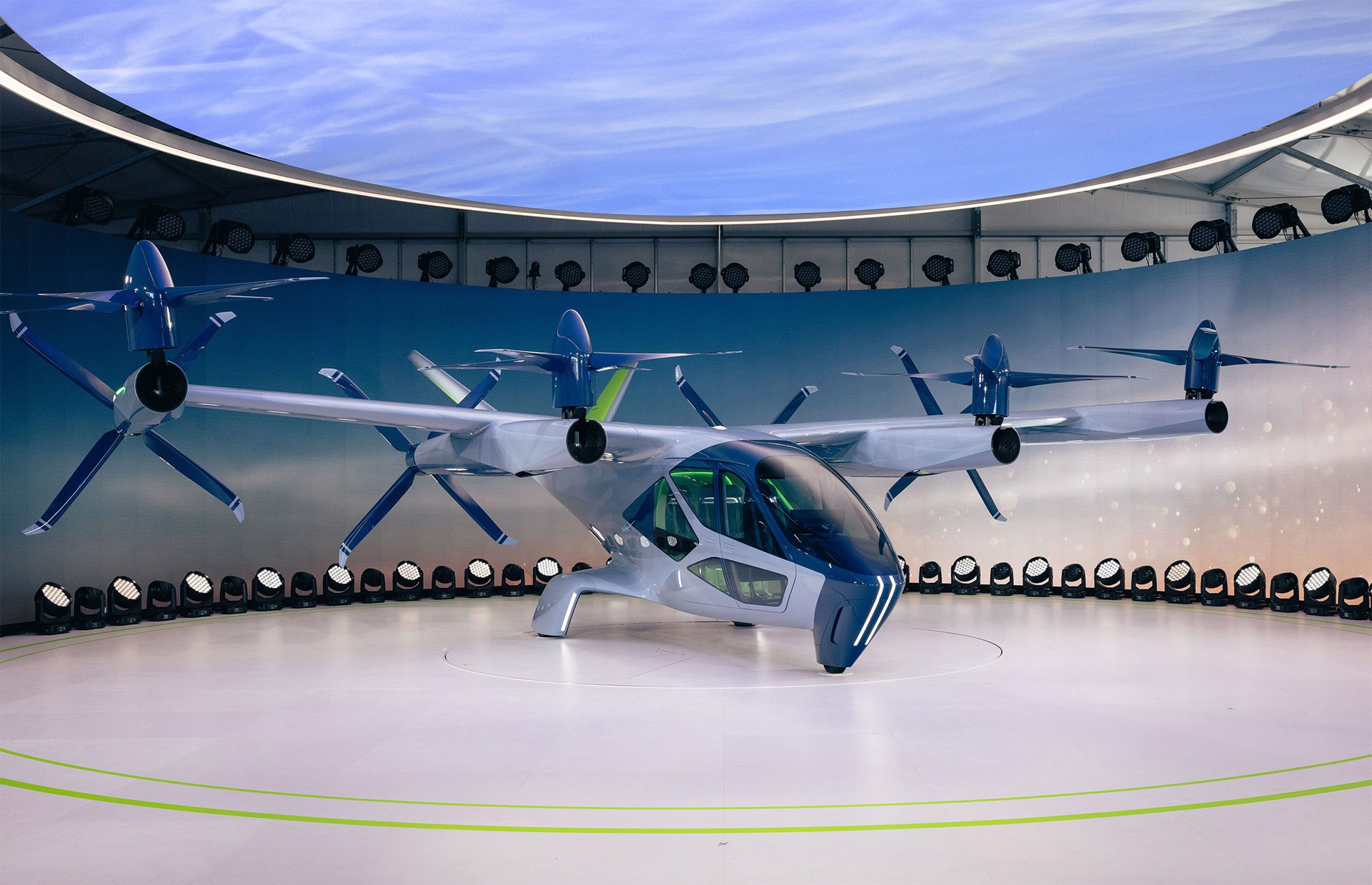 Trong khi các hãng khác giới thiệu ô tô, Hyundai 'chơi độc' mang 'taxi bay' đến triển lãm CES 2024: di chuyển 200km/h, tiếng ồn chỉ ngang máy rửa bát- Ảnh 2. Trong khi các hãng khác giới thiệu ô tô, Hyundai 'chơi độc' mang 'taxi bay' đến triển lãm CES 2024: di chuyển 200km/h, tiếng ồn chỉ ngang máy rửa bát- Ảnh 2.