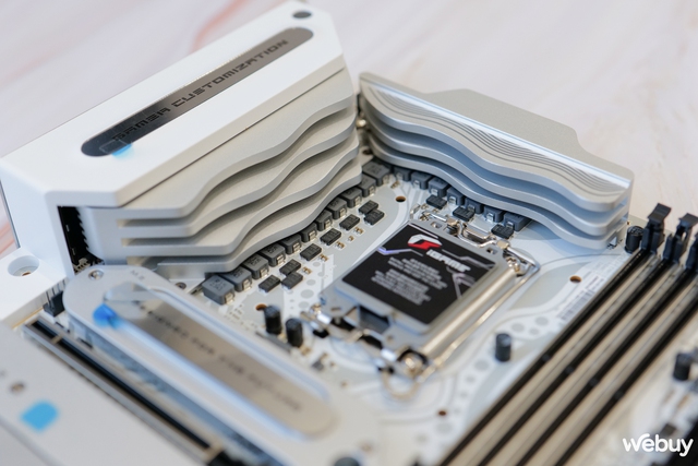 Trên tay Colorful iGame Z790D5 FLOW: mainboard màu trắng cho các cấu hình Intel cao cấp- Ảnh 8. Trên tay Colorful iGame Z790D5 FLOW: mainboard màu trắng cho các cấu hình Intel cao cấp- Ảnh 8.