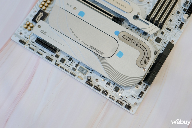 Trên tay Colorful iGame Z790D5 FLOW: mainboard màu trắng cho các cấu hình Intel cao cấp- Ảnh 9. Trên tay Colorful iGame Z790D5 FLOW: mainboard màu trắng cho các cấu hình Intel cao cấp- Ảnh 9.