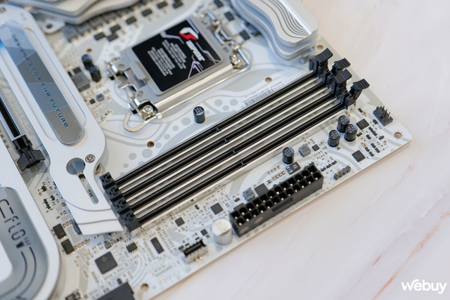 Trên tay Colorful iGame Z790D5 FLOW: mainboard màu trắng cho các cấu hình Intel cao cấp- Ảnh 10. Trên tay Colorful iGame Z790D5 FLOW: mainboard màu trắng cho các cấu hình Intel cao cấp- Ảnh 10.