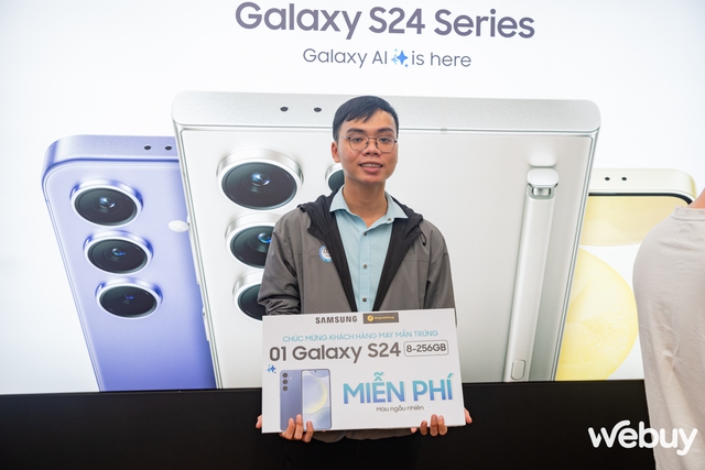 Galaxy S24 Series chính thức đến tay người dùng Việt, xác lập kỷ lục đặt hàng trước cao nhất trong 5 năm trở lại đây- Ảnh 12. Galaxy S24 Series chính thức đến tay người dùng Việt, xác lập kỷ lục đặt hàng trước cao nhất trong 5 năm trở lại đây- Ảnh 12.