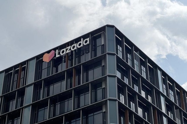 Lazada gây sốc khi tuyên bố sa thải 30% nhân sự dù mới được Alibaba rót 600 triệu USD- Ảnh 3. Lazada gây sốc khi tuyên bố sa thải 30% nhân sự dù mới được Alibaba rót 600 triệu USD- Ảnh 3.