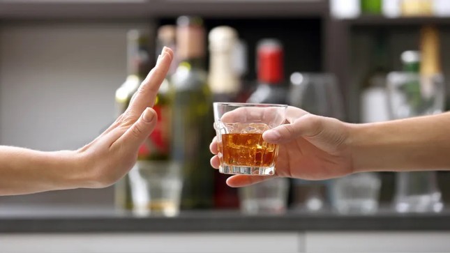 Điều gì sẽ xảy ra khi bạn ngừng uống rượu bia hoàn toàn?