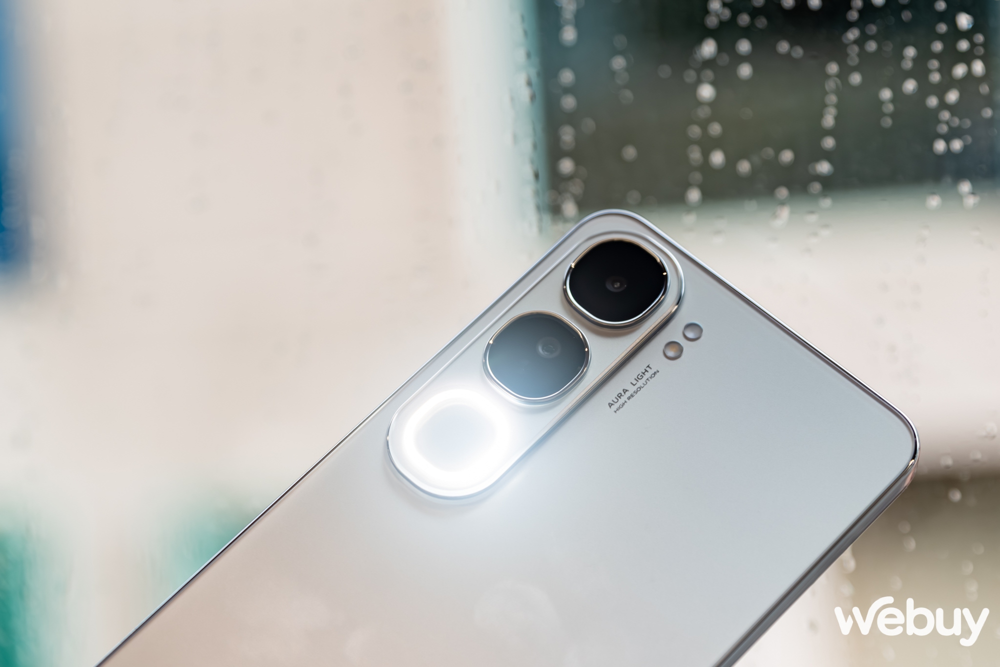 Cận cảnh vivo V40 Lite: Đẹp sang bất ngờ, bền bỉ với IP64 và sạc nhanh 80W, vẫn sở hữu vòng sáng Aura thông minh, giá 8.5tr đồng- Ảnh 13. Cận cảnh vivo V40 Lite: Đẹp sang bất ngờ, bền bỉ với IP64 và sạc nhanh 80W, vẫn sở hữu vòng sáng Aura thông minh, giá 8.5tr đồng- Ảnh 13.